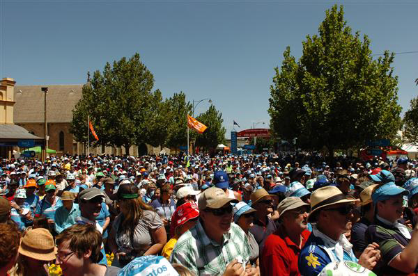 Crowd at finish